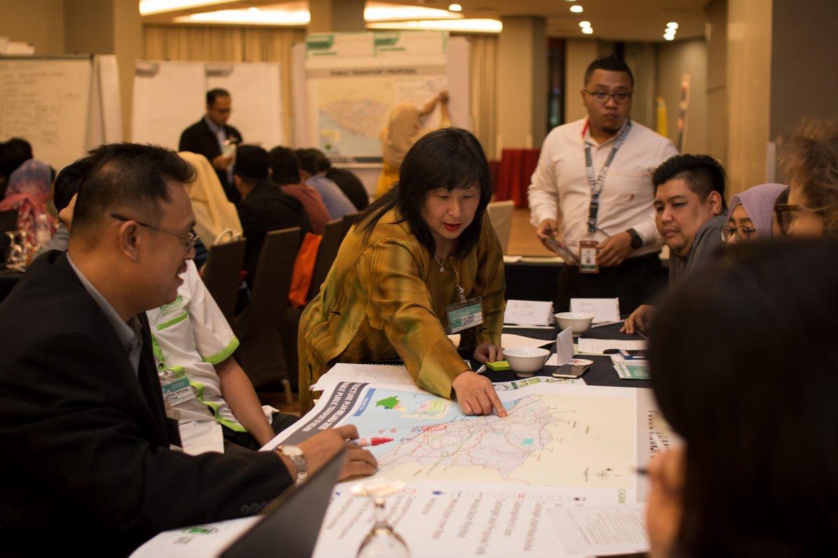 UNHABITAT's tweet photo. Cities around the world face extensive challenges that prevent them from sustainable future developments. This week @ArchDaily explores how the Global Future Cities Programme uses urban planning, transport & resilience principles to help growing cities.
👉https://t.co/jjXY2bqOBD https://t.co/m3m42W9n3D