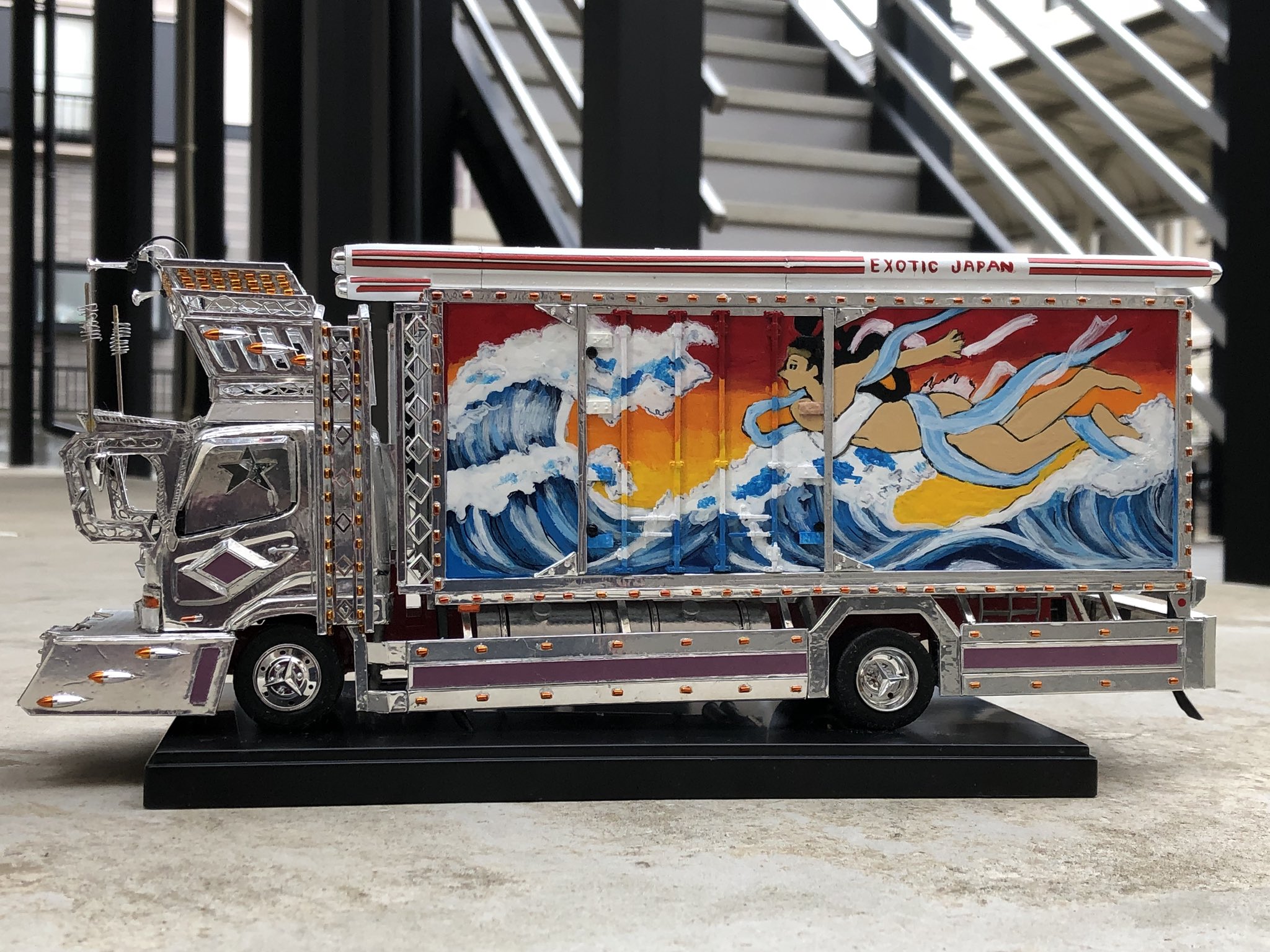 流れ星 ホラ みんなの好きな真横からのショットだぞ 本当に好きだなぁデコトラプラモ W T Co Bqjcpmdrmb Twitter