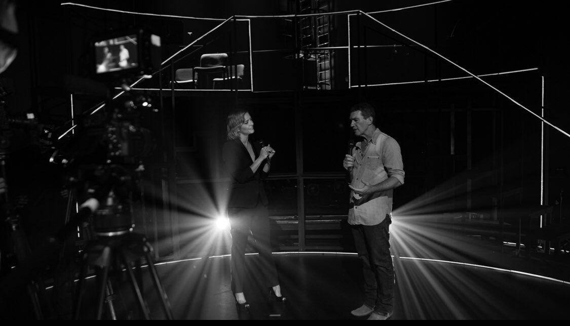 MariaCasado_TV's tweet image. “Escena en Blanco &amp;amp; Negro” en @primevideoes con @antoniobanderas #BehindTheScenes #Málaga #Capítulo7 #❤️