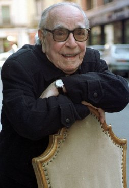 WikiLeonEsp's tweet photo. Victoriano Crémer, hijo de ferroviarios, pasó su infancia en Burgos, Bilbao y León. Publicó su primer poema con 16 años en el semanario Crónica de León. Colaboró con Proa al día, Pueblo, ABC, Informaciones y la cadena SER.
Falleció el 27 de junio de 2009.
https://t.co/fNy0sxzRVX https://t.co/uESY4k6ixq