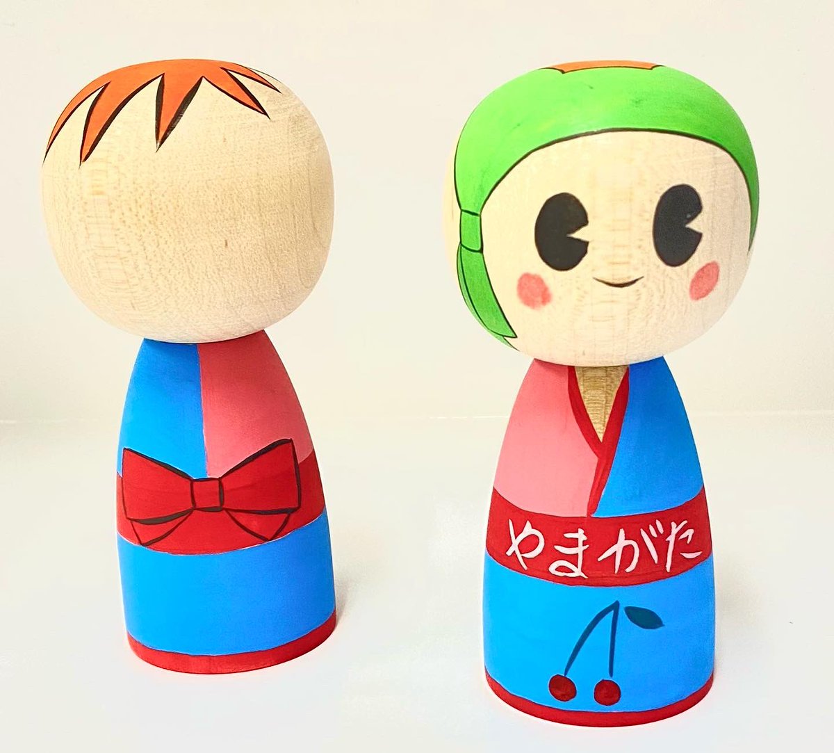 はながたベニちゃん 誕生１０周年を記念して 山形のこけし工人梅木直美さんからベニちゃんこけしを作ってもらったベニ この ベニちゃんこけしを１０名の方にプレゼントするベニ 応募方法は 写真をのせたので見てベニ はながたベニちゃん１０