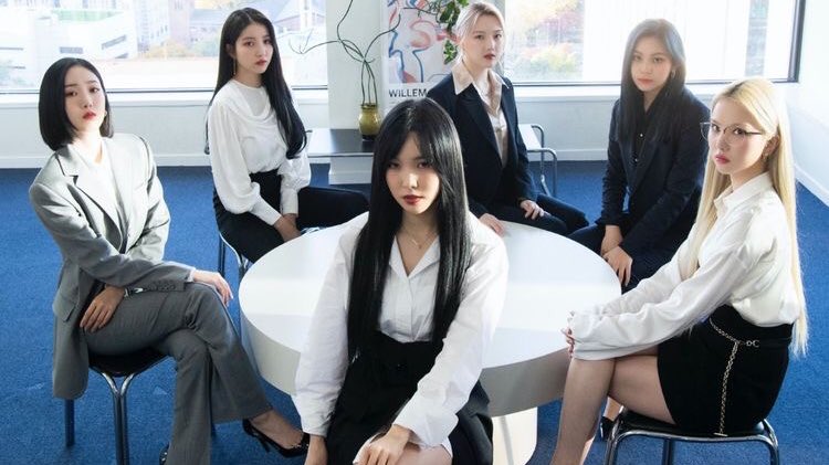 sylviasjar's tweet photo. gfriend and seventeen changed the industry when they debuted in 2015, now they are all grown up https://t.co/IVfxyFLjQB