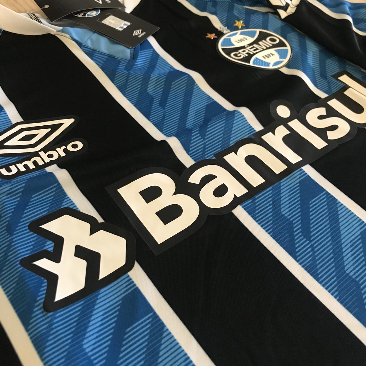 As you'll see below, the details on these shirts are exquisite, and I was seriously delighted when such rare shirts went on sale at such an affordable price  @mandmdirect A  #footballshirt collector's dreams come true! Lots of you have bought them too.Enjoy the thread...