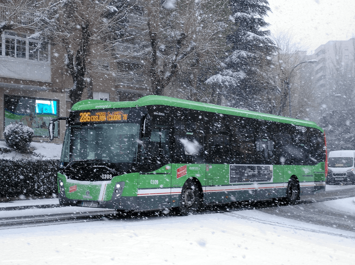 GrupoCastrosua's tweet photo. 📸@danigm_1999 nos envía esta preciosa estampa de uno de nuestros #MagnusE de Madrid. Os recordamos que el Consorcio Regional de Transportes de Madrid tiene en su web las líneas que actualmente están en servicio
👉https://t.co/RSeXeFn0qS
¡Mucho ánimo! https://t.co/ry6l97UOAu