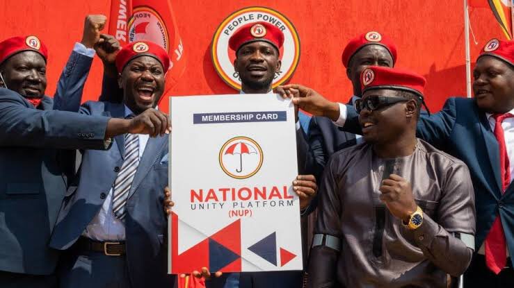 firstladyship's tweet photo. This fight is bigger than Bobi Wine, it’s battle for the liberation of Africa from the jaws of sit tight dictatorships. A WIN for Bobi is not only for Uganda but for Nigeria, the #EndSARS &amp; the rest of Africa.✊

#WeAreRemovingADictator #Uganda #UgandaDecides2021 #UgandaElections https://t.co/Gdh9JJSQUk