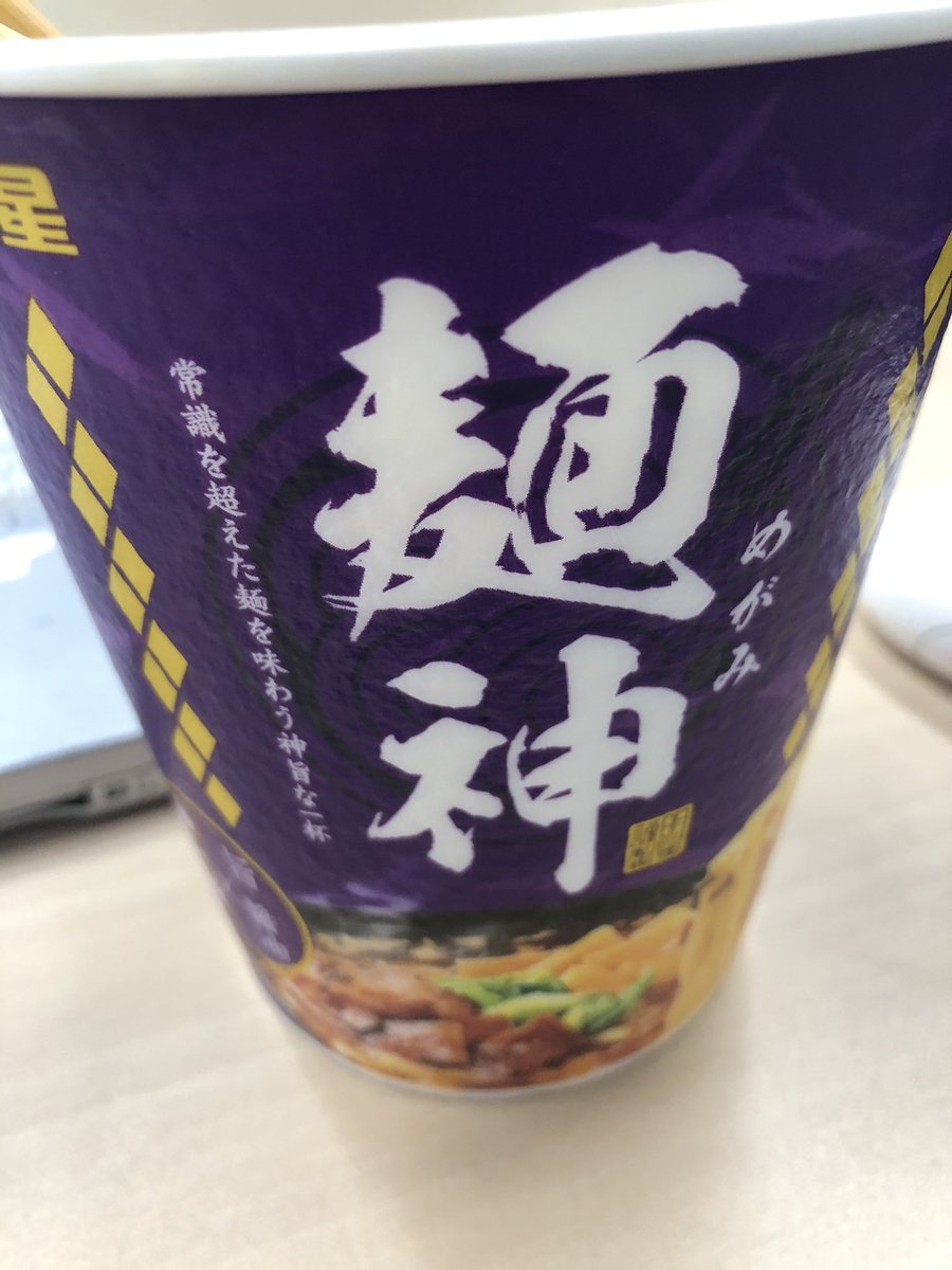 ramenVn15's tweet photo. パッケージからあまりにも美味しそうだったので買ったけど、明星のオリジナルでありながらヘタな名店監修ものより何百倍も美味い https://t.co/cpL8StBGYo