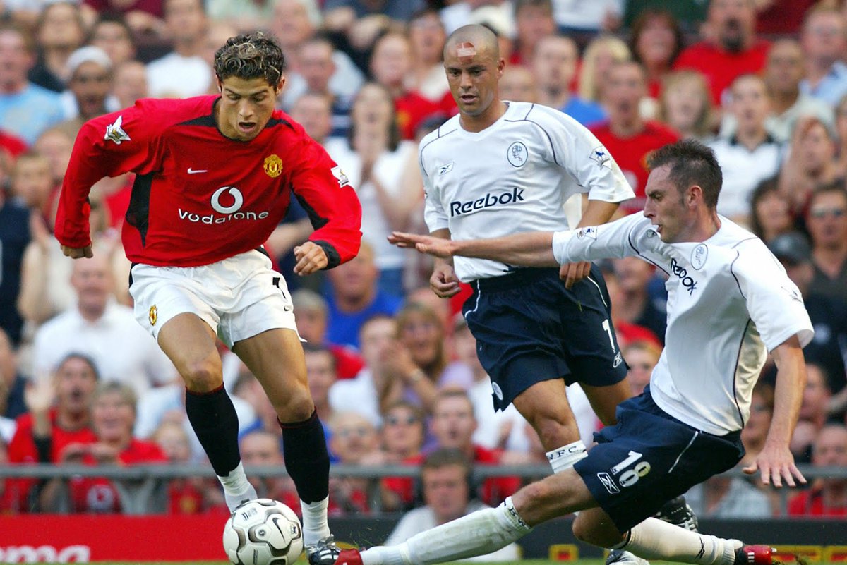 Back in 2003 when Ron was signed by united, Beckham had just been sold and left a berth on the right side of the mid. Ron came and took over his position as well as his shirt(the famous No 7). He was a kid with dazzling skills and swept fans off their feet with his play on debut