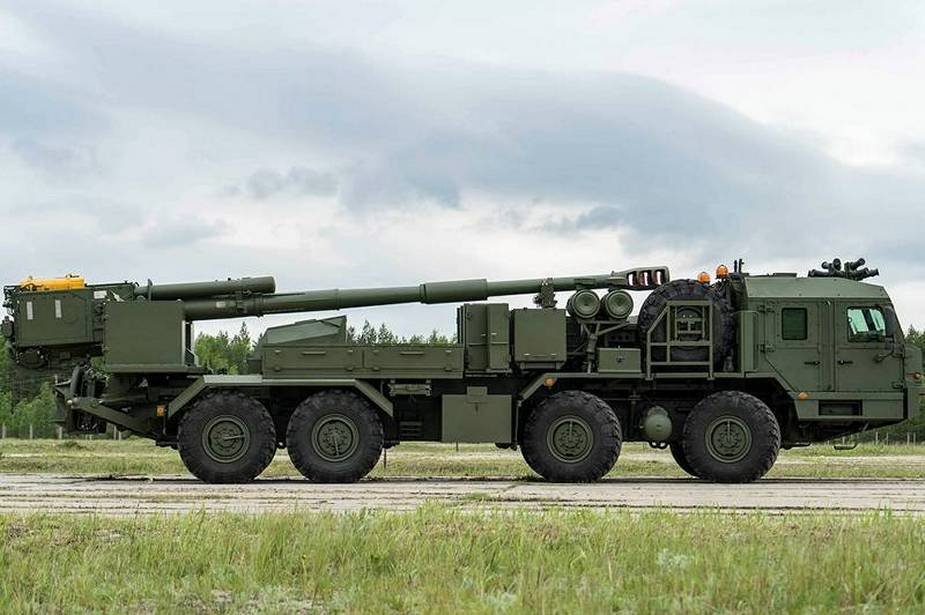 Then theres the new 2S43 Malva, again a 152 mm howitzer (the 2A64 from the MSTA-S) on an 8x8 truck, this time BAZ-6010-027. Manually loaded rather than the fancy automation of Koalitsiya