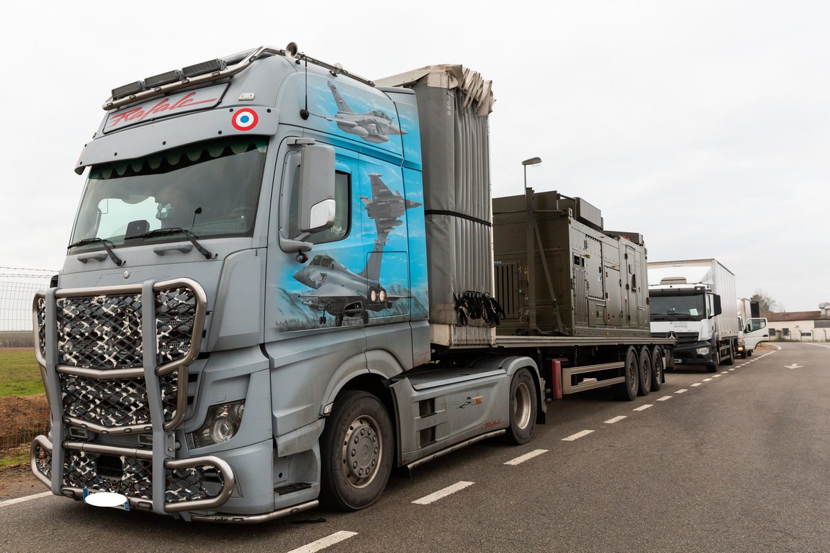 Marsattaqueblog's tweet photo. Arrivée du premier radar Ground Master 200 @thalesgroup au sein de @Armee_de_lair en remplacement des vénérables radars Aladin de type ANGD (couverture de la basse et très basse altitude). 3 autres livraisons en 2021. Prévus sur porteurs type Kerax
Crédits : EAC2P https://t.co/1AZPNcbqqT