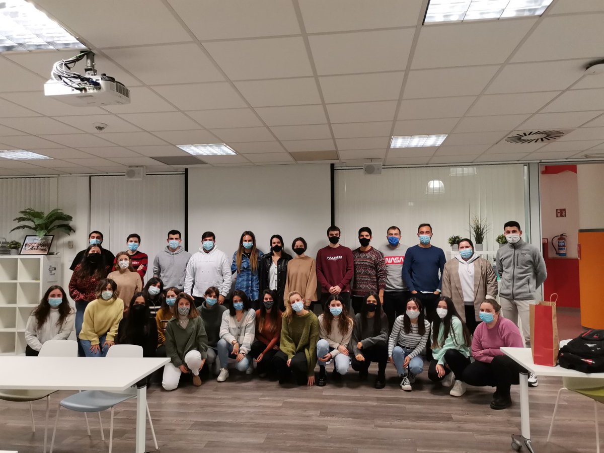 Beabetxu's tweet photo. Un año más quiero dar las gracias a @linurritegi  y @abediaga  por contar con @ThinkOnMkt  para impartir el módulo de #SocialMedia en el Máster de Marketing Digital de @MUMKTDigital 

¡Ha sido un placer trabajar con un grupo tan motivado e implicado! :) https://t.co/4jpgQ2uekv