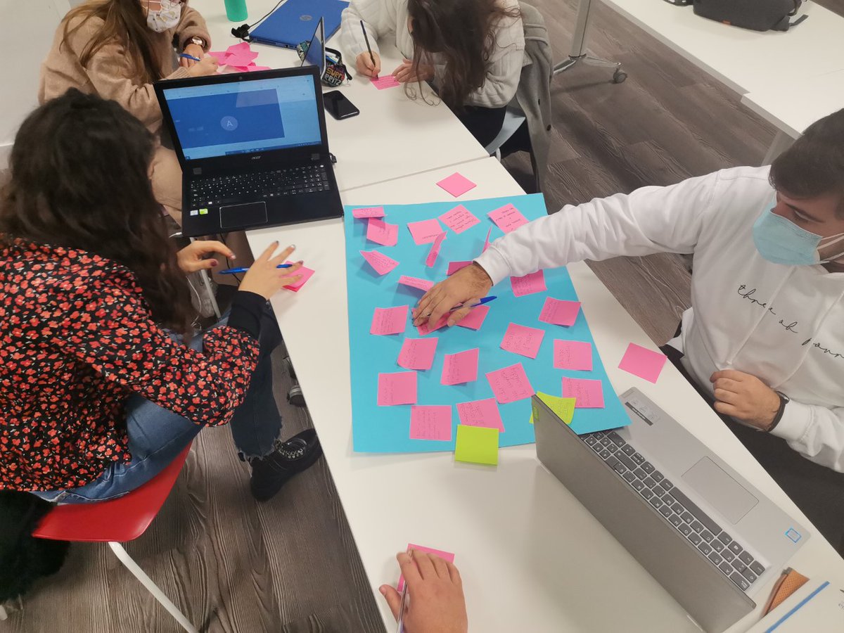 Beabetxu's tweet photo. Un año más quiero dar las gracias a @linurritegi  y @abediaga  por contar con @ThinkOnMkt  para impartir el módulo de #SocialMedia en el Máster de Marketing Digital de @MUMKTDigital 

¡Ha sido un placer trabajar con un grupo tan motivado e implicado! :) https://t.co/4jpgQ2uekv