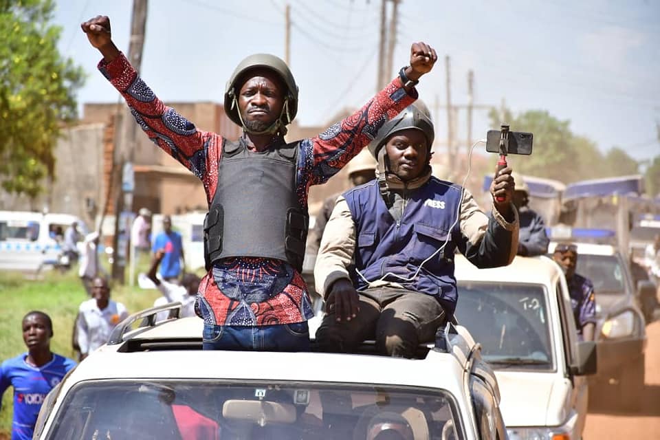 AishaYesuf's tweet image. If you're a true African, Stand with Bobi Wine Today and say no to Dictatorship. We are praying for you @HEBobiwine 

#EndSARS #UgandaDecides2021 #Uganda #UgVotes2021 #UGDecides2021 #UgandaDecides #thursdayvibes #ThursdayMotivation #WhoInjuredLaycon #EricaNlewedimXDeshapeables