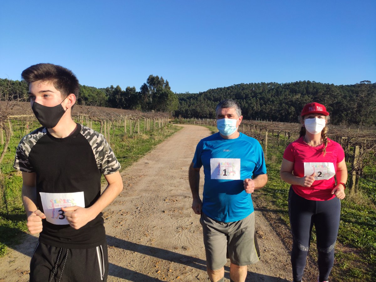concellodorosal's tweet photo. 🏃‍♀️🏃📸 Aquí están as fotos dos nosos corredores! Moitas grazas por participar nesta San Silvestre Fotográfica, unha carreira diferente coa que manter o espírito deportivo dun xeito distinto. 🏆 Agora moita sorte a tod@s! https://t.co/lHeaZp2ElN