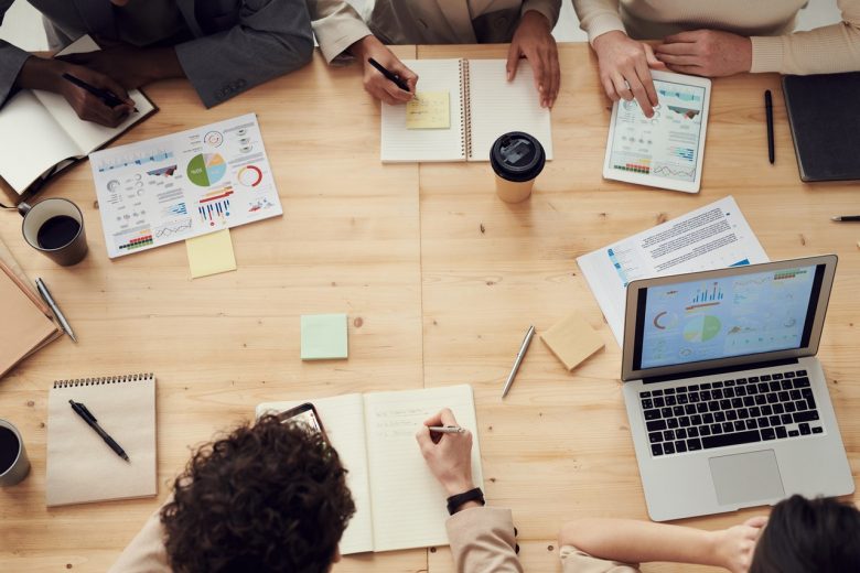 WebmarketingCOM's tweet photo. Illustration, SEO, rédaction web... UN outil pratique ne vous quittera plus : le cahier des charges 👌 Si vous ne l’avez jamais utilisé, voici comment l’adopter dans votre organisation professionnelle 👉 https://t.co/jRFKJPuRJy  par @GuillaumGuersan 
#cahierdescharges #SEO https://t.co/OvtumKR67Z