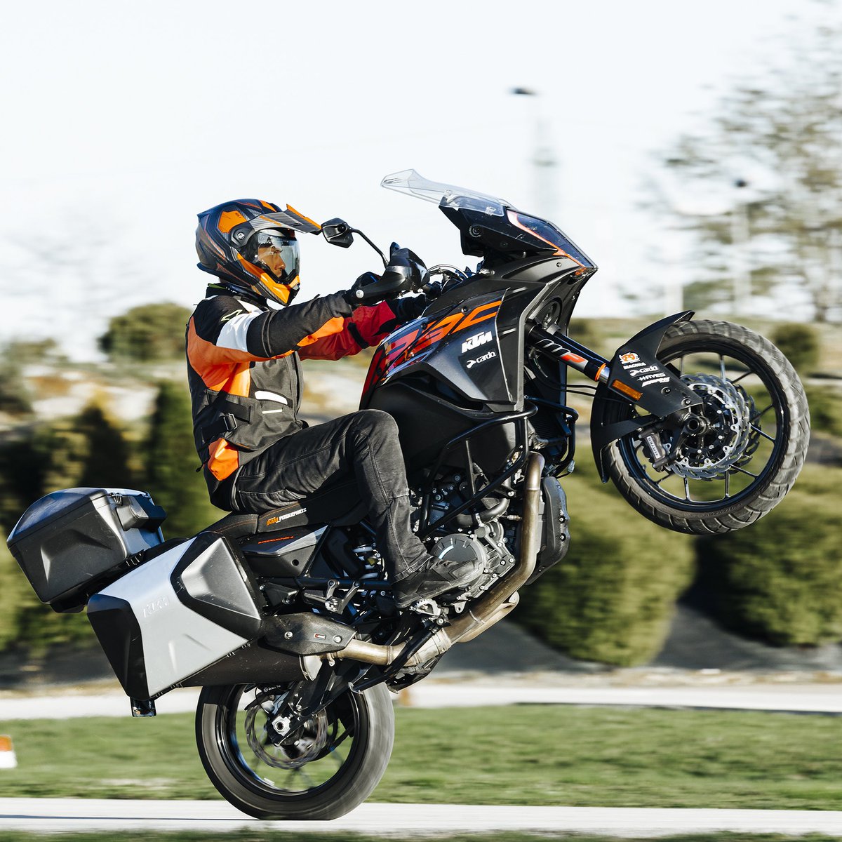 How to wheelie a big cc bike? Super fresh vlog out now 👉bit.ly/HowToWheeliee

#rokonvlog #motorcycle #ktm <a href="/ScorpionExo/">Scorpion EXO</a> #motorcycles