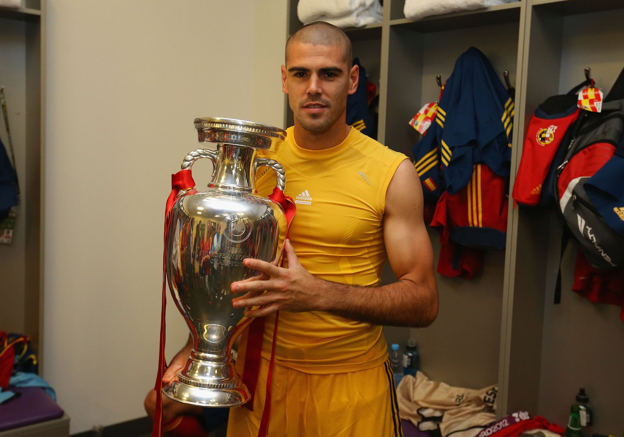  2010 world champion EURO 2012  Happy birthday, Víctor Valdés  