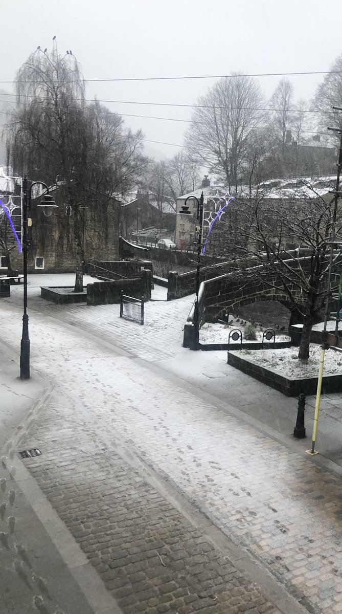 EileenKelly33's tweet photo. A dusting of snow on Bridge Gate this morning. It will be a very different story on the tops! Take care everyone ☃️
#HebdenBridge #dustingofsnow #StaySafe https://t.co/4JI1jh41GV