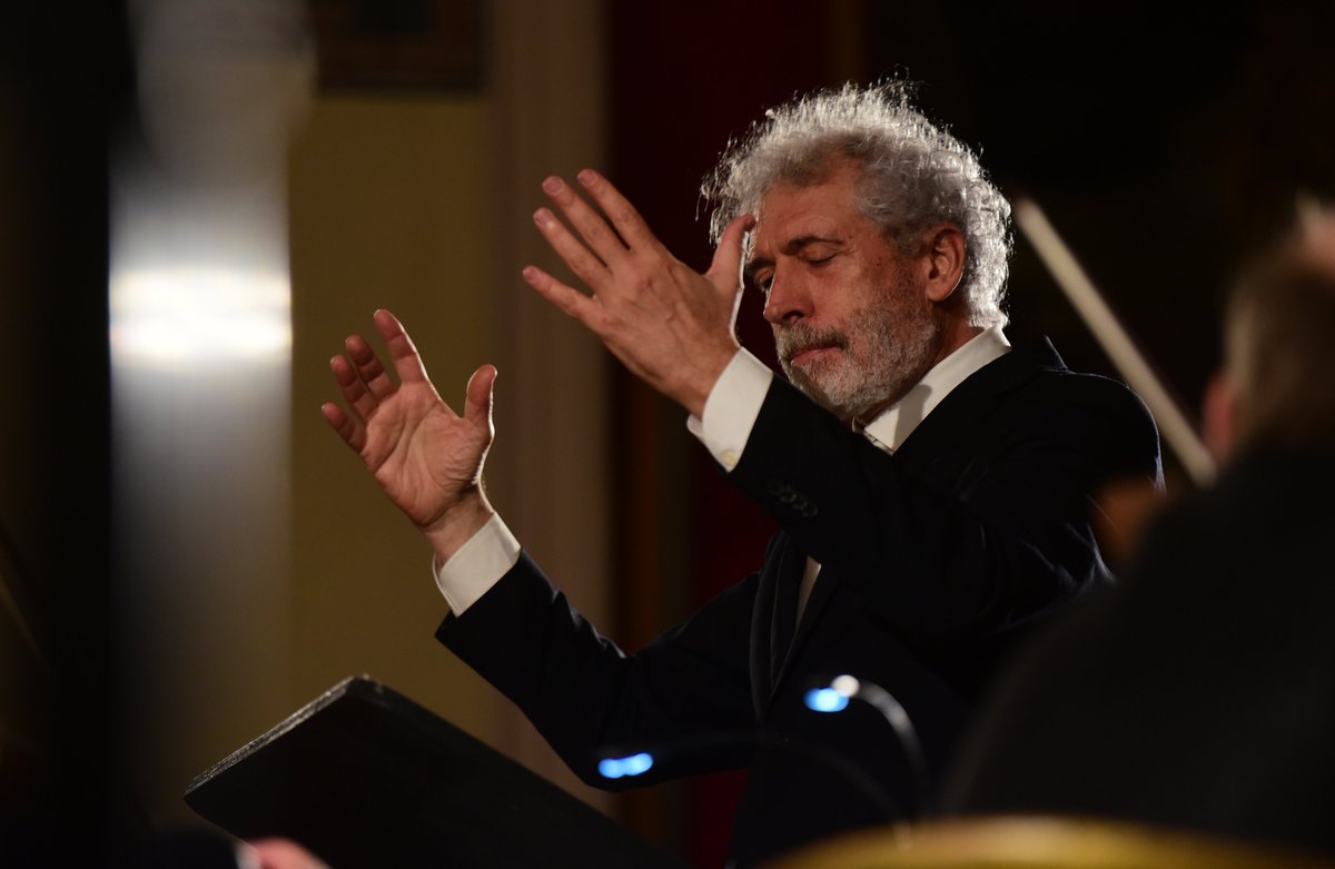 BaroqueFestival's tweet photo. CantarLontano perform 16th &amp; 17th century music at #VBF21, alongside Maltese Soprano @gillzam, Tenor Gianpaolo Fagotto, Simone Vallerotonda on Theorbo &amp; Baroque Guitar, directed by Maestro @mmencob on the Harpsichord💚

Tickets: https://t.co/uGJaUBQvjV Photos (VBF2020): @MarkZC https://t.co/K1o7PJrWfz