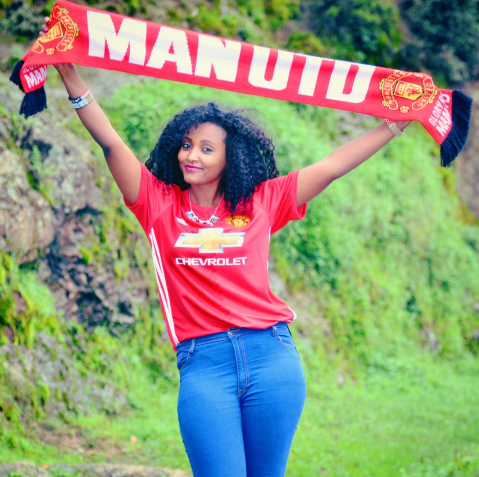 linacristiano7's tweet photo. Today is my birthday 😍
I know this is a long shot. But not impossible! would make my day if someone at @ManUtd and my @Cristiano could wish me a happy birthday or just even like this tweet.❤️
 @MarcusRashford @juanmata8 @D_DeGea @Donny_beek6  @B_Fernandes8 @JesseLingard https://t.co/kHWchmGDd8