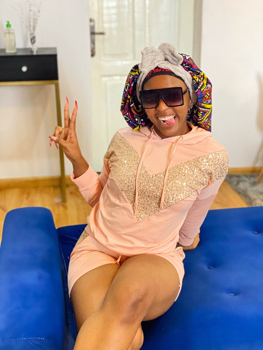 PayPorte's tweet photo. Ready for the weekend cruise!

Inspired by @caramel_sugarxx 

Get yours now

Top - 🔍: SEQUIN DETAILED HOODIE AND SHORT SET 

Size: S-L

Color: White, Black, Pink, Peach

Price: 
🇳🇬: ₦ 10,000
🇬🇭:GH₵ 170
🇰🇪:KES 3,000
🇺🇸:$ 26

#payporte #shoppayporte #caramelsugar #caramelplug https://t.co/3Oygqanjtf