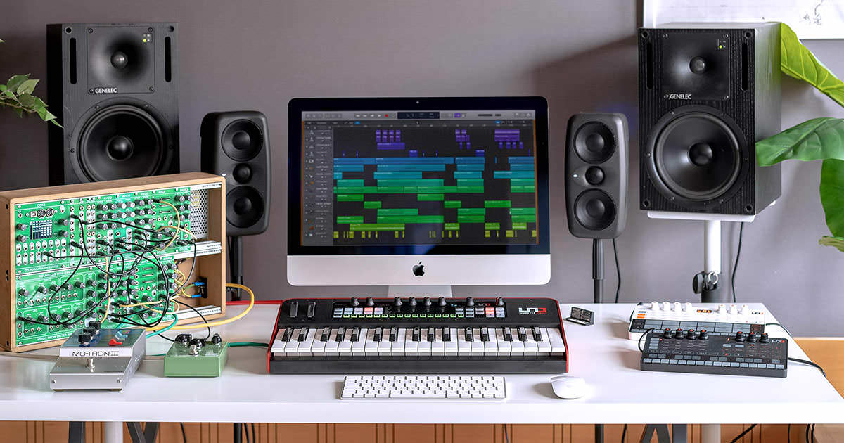 ICON_jp's tweet photo. 昨日発表されたIK Multimediaの新型アナログ・シンセサイザー、UNO Synth Pro（ https://t.co/9u4jgglsyu ）。イメージ・フォトに写っている緑色のモジュラーシンセは、同じイタリアのモジュラー・メーカー、Modular Audio Devices（ @MADevices ）の製品です。 https://t.co/Sjg5rLfCpc https://t.co/0uxhWN197R