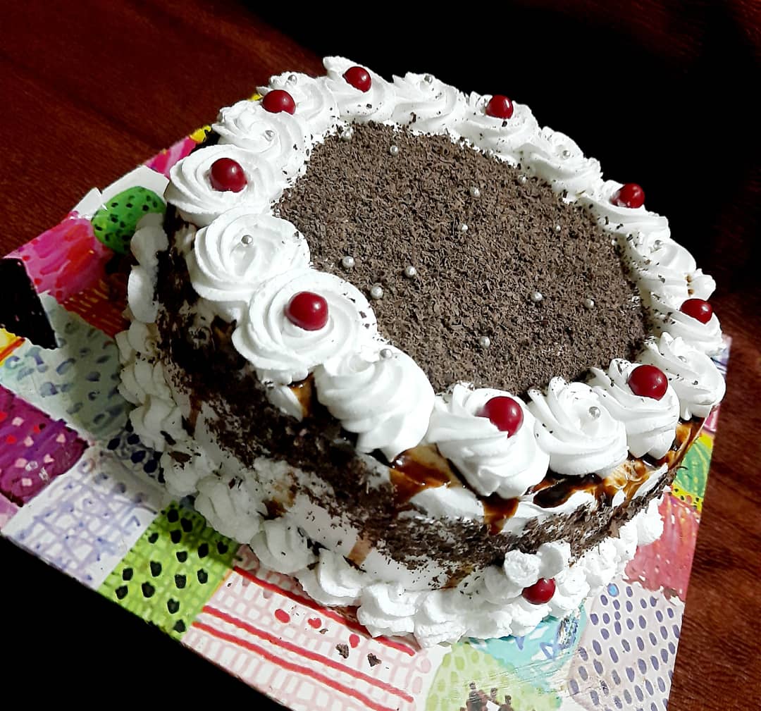 Eggless wholewheat black forest cake* 
DM for order and cooking class...

#blackforestcake🎂 #blackforestcake🍰 #cake #birthdaycakes #freshcreamcake  #chocolatecakesponge #chocolate #chocochips #bakingtime🍰 #cakebakers #instacakes #cakephotography📷 #cheflife❤ #bakers