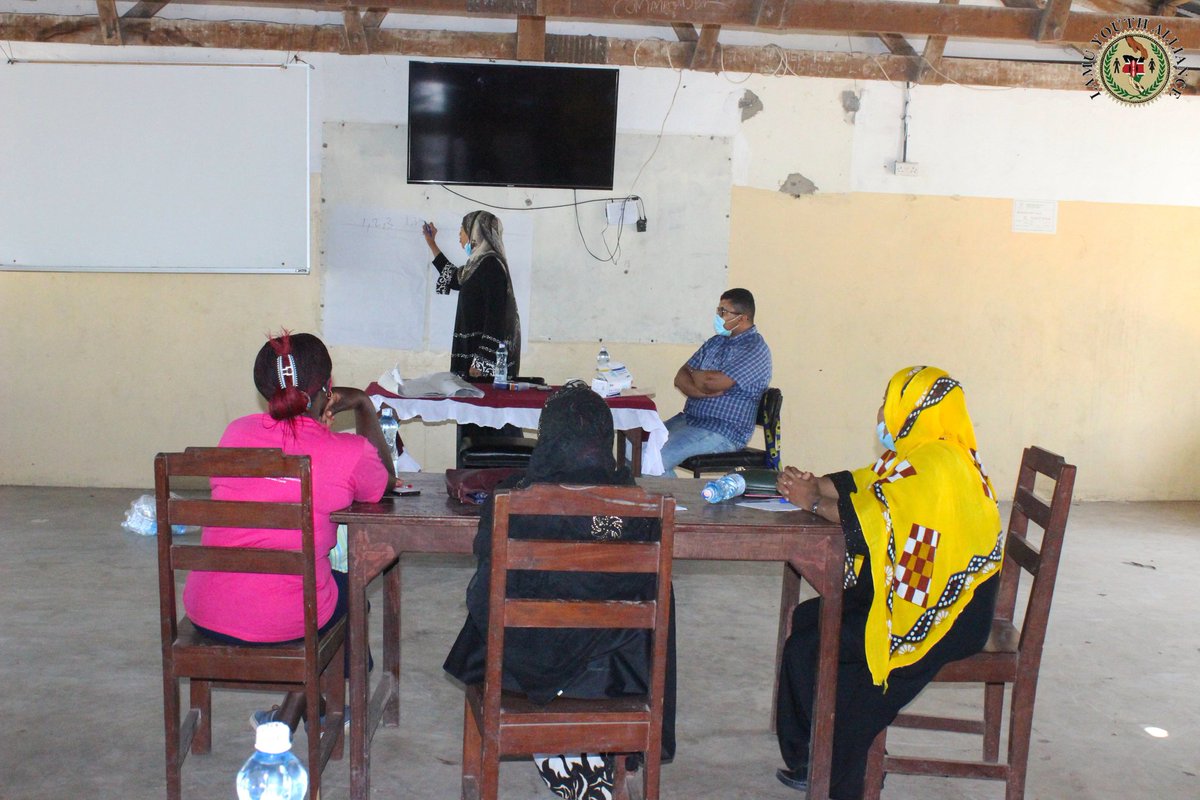 LamuYouth's tweet photo. Yesterday we had another planning meeting with lower grade teachers at Hindi-mokowe zone and discussedpland & strategies to employ for the implementation and smooth running of the Tusome early literacy program phase 3.The main goal is to promote early literacy in our community. https://t.co/DYIGw5DZpB