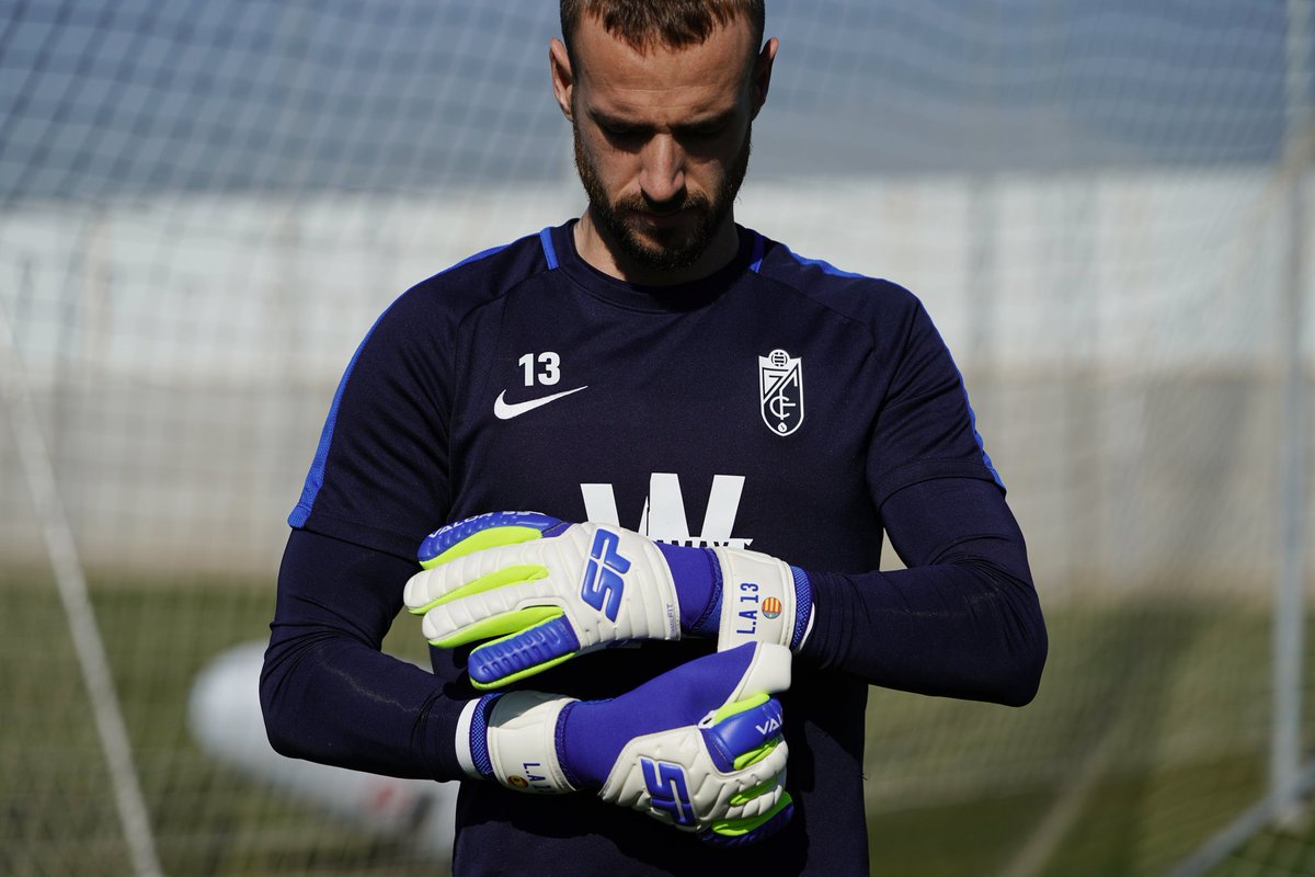 spfutbolES's tweet photo. Valor 99 RL Pro ft. #AaronEscandell
--
🔗 https://t.co/KHyJQ6eTx4
--
#spfútbol #guantesdeportero #goalkeepergloves https://t.co/dFC7ZLjDzW