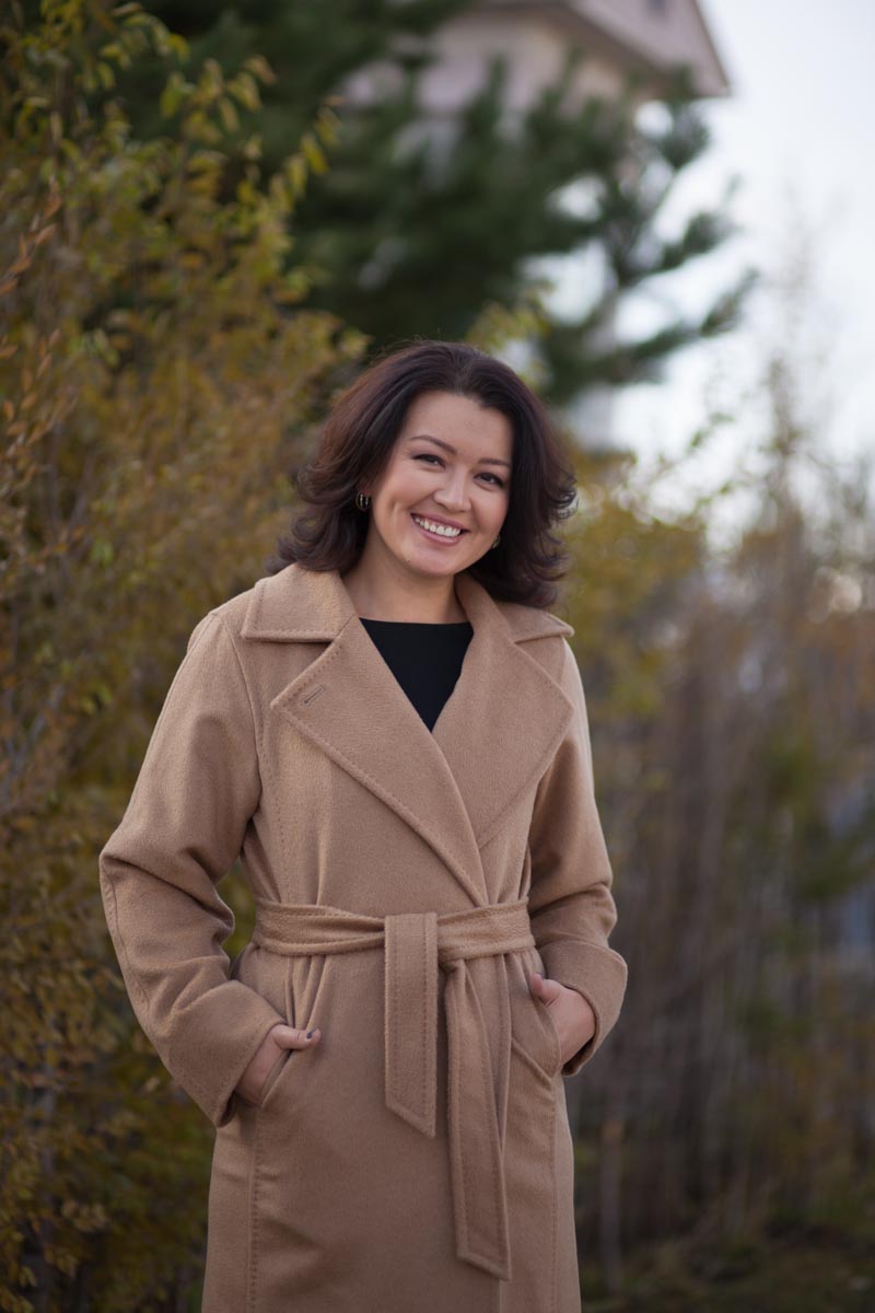 С особой гордостью отмечаем, что известная казахстанская журналистка и телеведущая Аксауле Альжан теперь будет делиться своим богатым практическим опытом со студентами Карагандинского университета имени академика Е.А. Букетова. Она принята в штат кафедры журналистики.