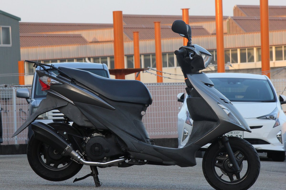 Valiente2611's tweet photo. アドレスV125S用マフラーの写真撮影です📹
バナナ形状の異形サイレンサーを使用しております😊👍
V125Sをご愛用の方はお楽しみに!!
#v125s
#アドレス
#CF4MA https://t.co/yAobLx1AS0
