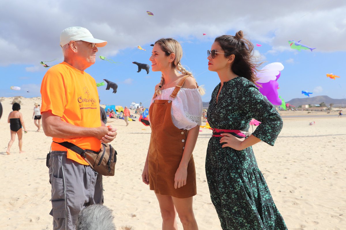 Nuestras <a href="/ViajerasconB/">ViajerasConB</a>, en la cuarta temporada, han visitado #Fuerteventura y vivieron la fiesta de las cometas en Corralejo. Te dejamos el vídeo para puedas volver a disfrutarlo ☄️ youtube.com/watch?v=Bo-qKL… #DíaInternacionaldelaCometa 🪁