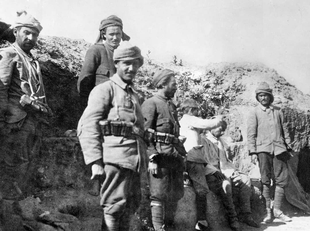 TarihteOan's tweet photo. "Türkler, çok iyi savaşçılar aynı zamanda çok şövalye kişilerdir. Bize her fırsatta yaralılarımıza toplamak, ölülerimizi gömmek için ateşkes imkânı verdiler. Türkler, gerçekten çok sağlam, güçlü savaşçılar ve çok dürüst, temiz düşmanlardır.'"

💬İrlandalı bir Subay https://t.co/CxOOPCYSaf