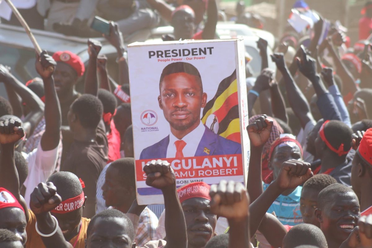 MantateQueeneth's tweet image. When I grow up, I want to be as brave as @HEBobiwine To stand in my truth; fight for justice. That courage is something I hope one day to have. The resilience &amp;amp; boldness to inspire a generation of African youth who want better &amp;amp; deserve better #UgandaDecides2021 #UgandaElections