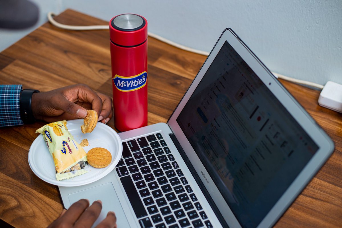 I’ve found a new way to enjoy life while working 😎😎😎😎 with the new <a href="/mcvitiesng/">McVitie's Nigeria</a> digestive cream. Beta enjoyment 😍😍

 #NewMcvitiesDigestiveInCream 
#YourFaveLovesDigestiveCream