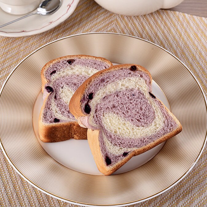 R6s ファミマだと ブルーベリーブレッドがおすすめ 程よくモ ル マンド イラスト修行中 のイラスト