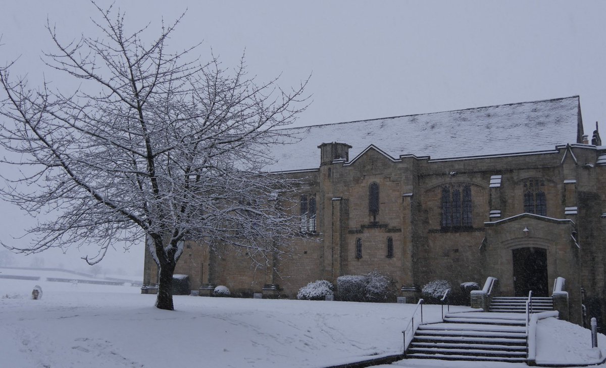 ❄️ Let it snow! ❄️

📸 Enjoy these lovely photos of Barney in the snow from this morning, including a stunning shot by Mr Monument, Senior Boys’ Boarding Housemaster, of our beautiful school in the lights! 

🥰 Have a productive day of Learning@Home and stay safe, Barney!