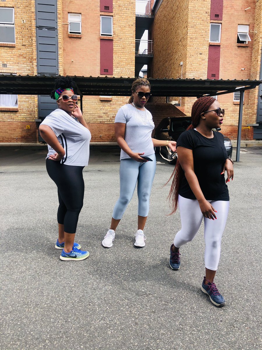 TeeGlam2's tweet photo. Good day,Teeglam has comfy tights for all types of exercises including jogging, yoga,ballet, hiking and gymnastics.we have colours ranging from black, silver, white, black, green, blue.
Your support will be appreciated 🙏🏽 🤍 #GirlsTalkZA #bodybuilding #FetchYourBody2021 https://t.co/FWi28dRfFb