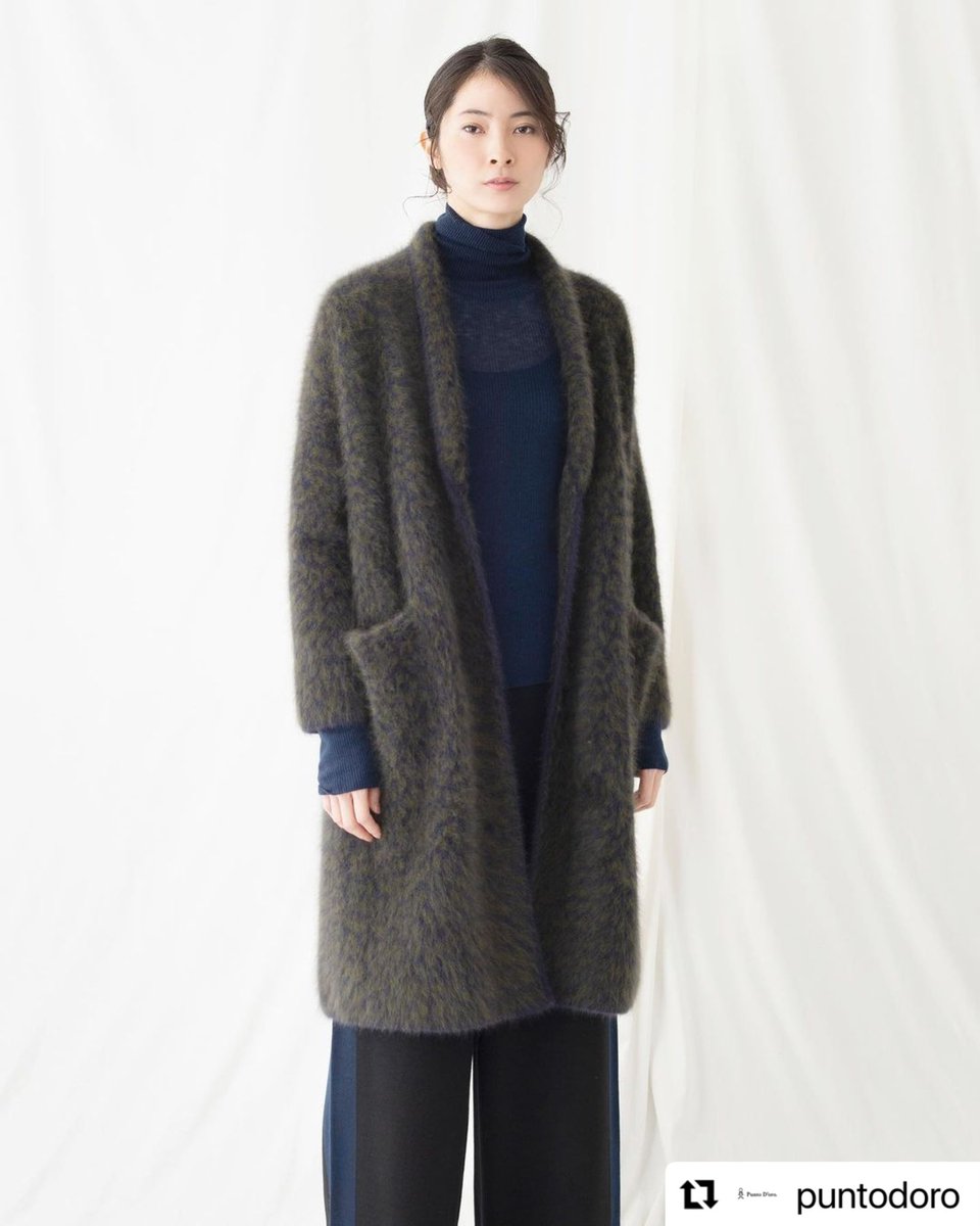 ニットの素敵さを伝えたい 井部 清 プントドーロ のフェレットヘアーのジャカードのニットコート とても軽くて 暖かい そして ニットだから動きやすくてストレスフリー そんな特徴が人気の秘訣です ニット ニットコート 丸安毛糸