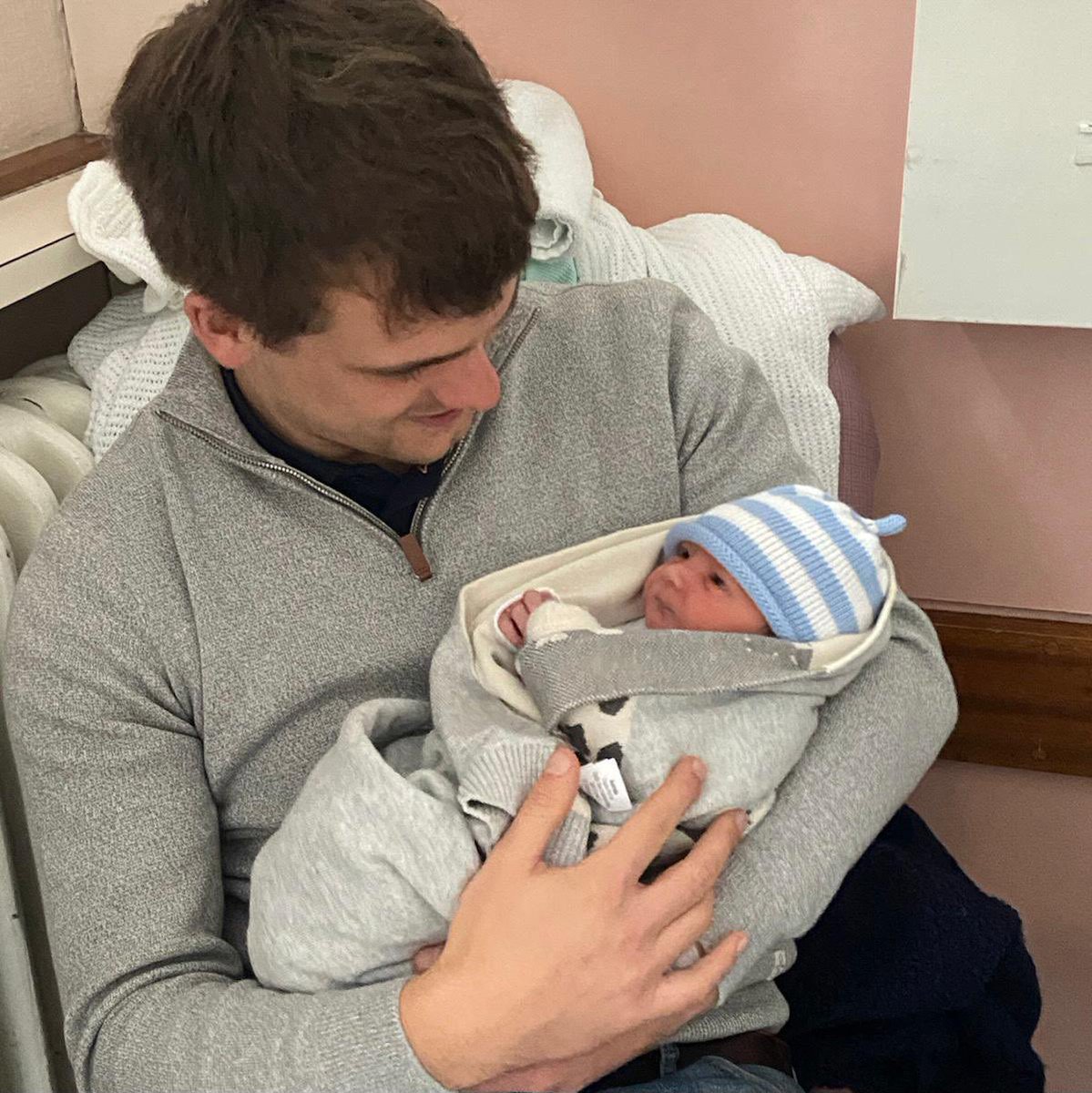 SettleCC's tweet photo. Blue eyed boy!! Massive congratulations to @tpstrickland and Arian on the birth of Billy Thomas Strickland, 8lb 2oz, born on 12/1/21. Both Arian and Billy are doing great. Welcome to the SCC family Billy 💙🏏 https://t.co/obgI3AZTDV