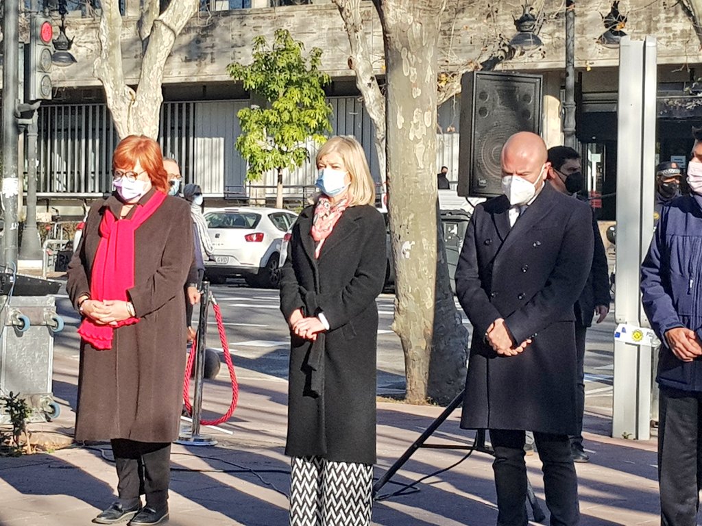 GVAjusticia's tweet photo. 📸Bravo, junto con el President de @generalitat, participa en el homenaje al profesor Broseta en el 29 aniversario de su asesinato por la banda terrorista ETA.Organizado por la fundación @AmigosBroseta se ha convertido en un acto social de memoria para las víctimas del terrorismo https://t.co/Gj31TmJqgv