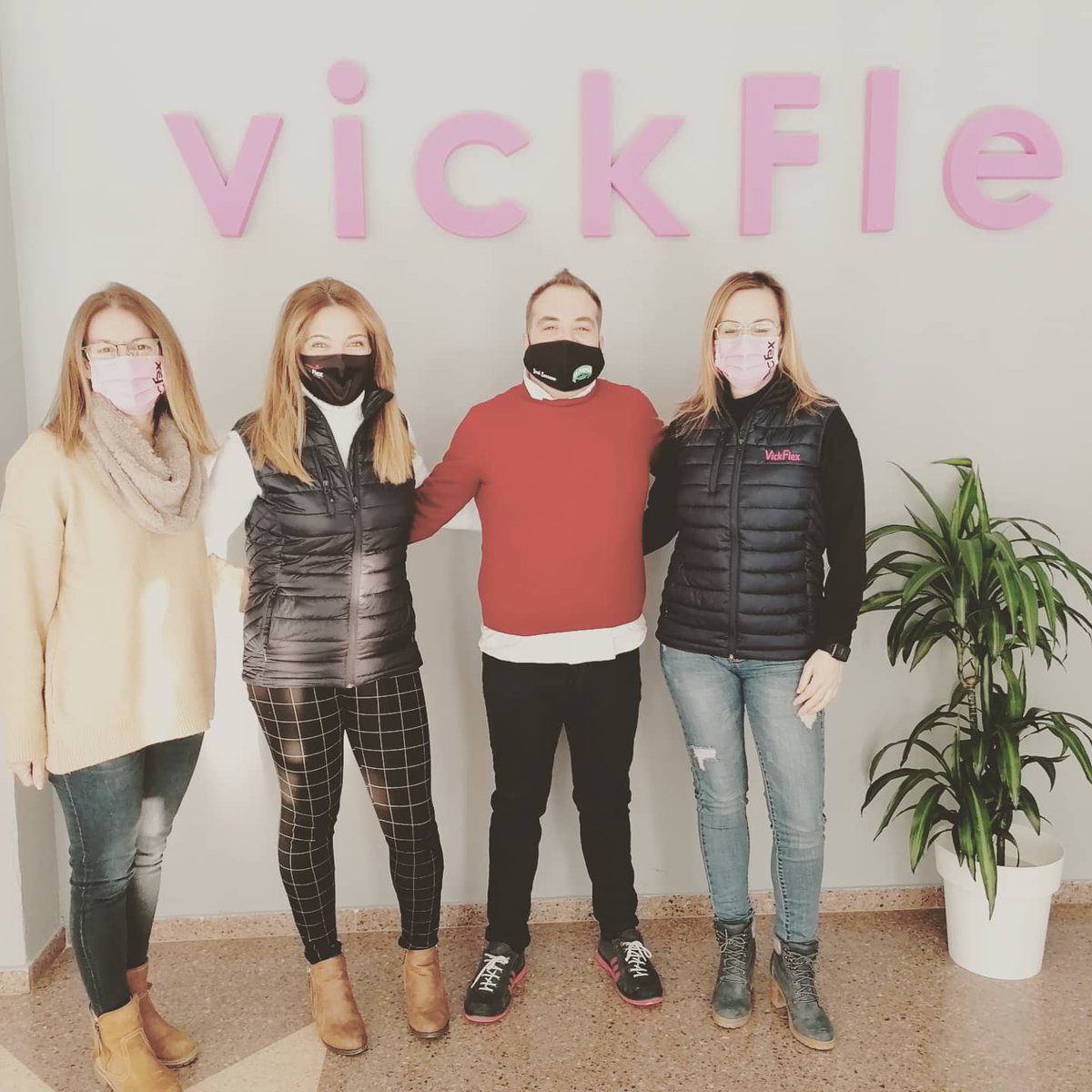 javiserranodj's tweet photo. 💙Acabo de probar varios modelos de colchones @vickflex y... Que queréis que os diga... 🎉🎉🎉He flipado en colores.😁😁
En #vickflex tienes #eldescansoquenecesitas 😴😴😴😴
😍😍😍Gracias Toni y Asun y todos los trabajadores y trabajadoras por tratarme tan bien!!!! 😍😍😍😍 https://t.co/bP1SKJjVWk