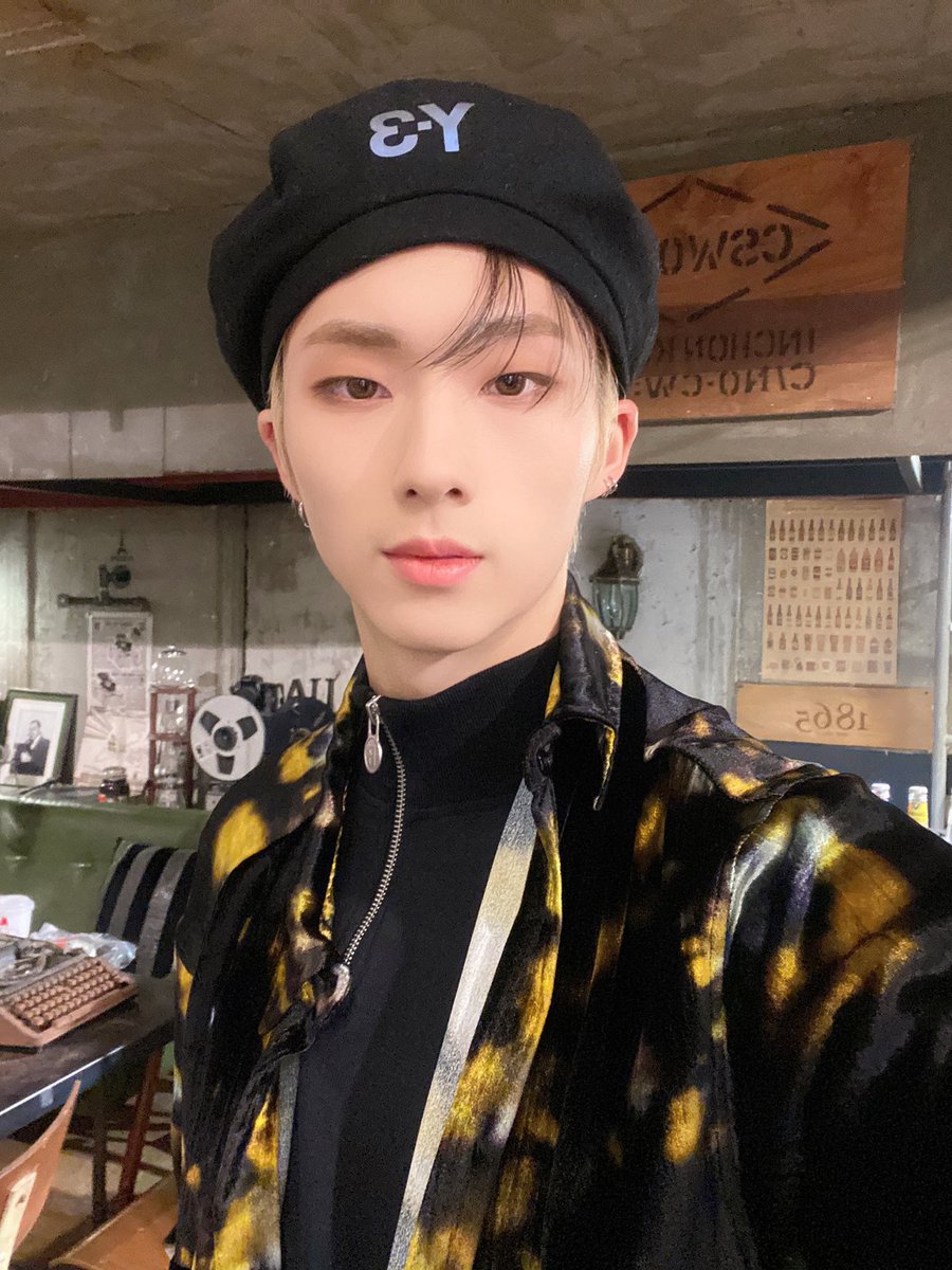p1h_ph's tweet photo. 많은 분들이 좋아해 주셨던 베레모 셀카! 개시합니다~~ 어제 정말 행복했어요 우리 13일에도 만나요😃

#P1Harmony #JIUNG https://t.co/uxkvtqTDBh