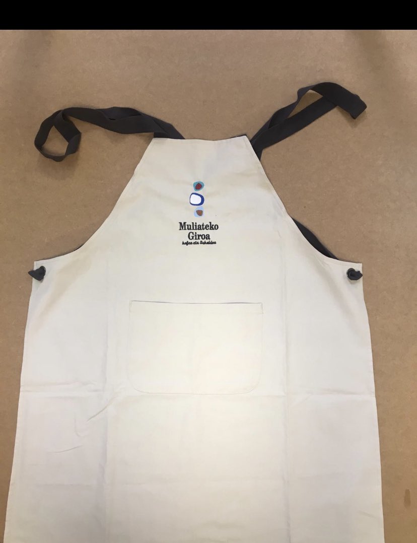 crowtextil's tweet photo. Delantales bordados para #muliatekogiroa, elegancia máxima detrás de la barra!
#muliate #bar #cafeteria  #delantal #bordado #ropanlaboral #personalizacion https://t.co/U894aTxClJ