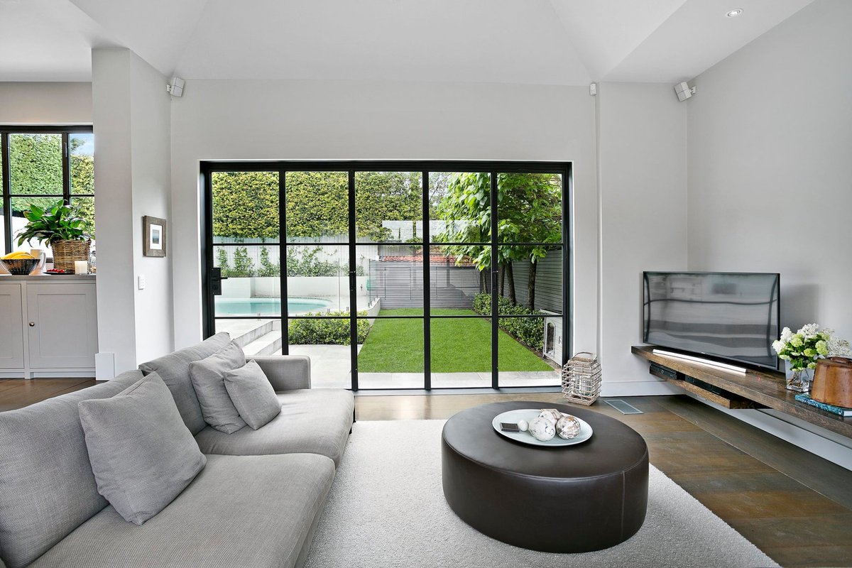 A high-end house in Mosman, near Sidney, Australia.
The large, folding openings overlooking the swimming pool have been realized with the system #FerroFinestra W40.
#steelwindows #architecture #ottostumm #architecturephotography
