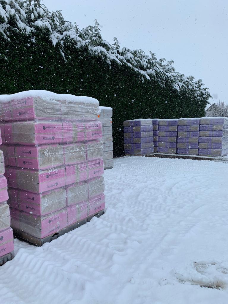 Looking a bit snowy here! Fear not, all deliveries and collections have been made. Now off to see what the state of the roads are out there ! ⛷❄️