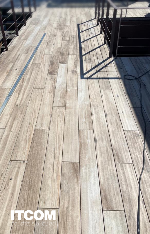 ItcomIndustrial's tweet photo. 𝗗𝗲𝘀𝗶𝗴𝗻 𝗮𝗻𝗱 𝗱𝘂𝗿𝗮𝗯𝗶𝗹𝗶𝘁𝘆!
Take a look this amazing work done with DEX raised flooring.
#pisoelevado #ceramica #deck #arquitetura #design #raisedflooring #ceramic #architecture #home #pavimentosobreelevado #cerâmico #piscina #flooring #pools #architecturelovers https://t.co/pkEj0F5Umc