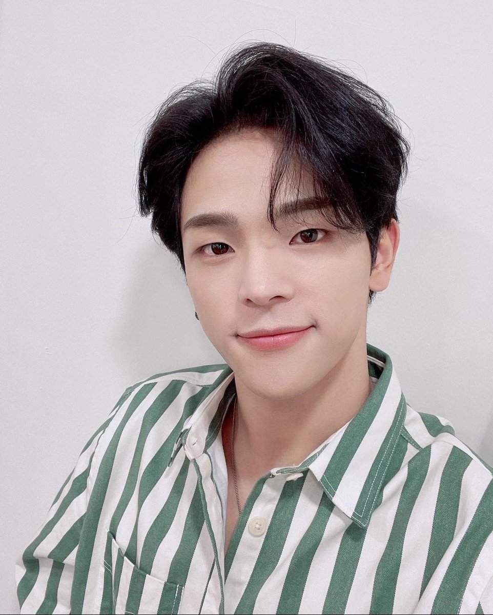 4419Namlix's tweet photo. Gracias @woooojinn #wooLive https://t.co/AVblsM9gSH