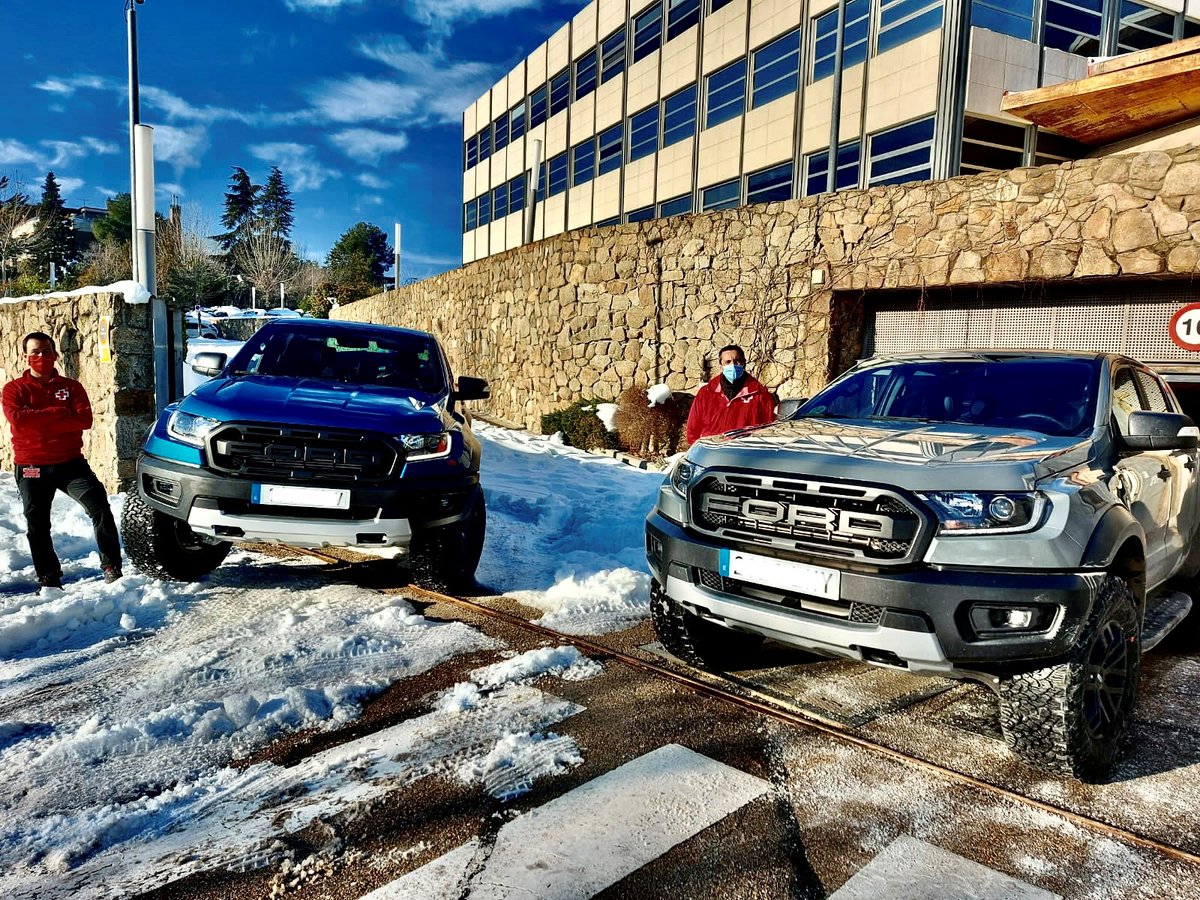 FordSpain's tweet photo. ¡La mejor manera de ayudar a @CruzRojaEsp en tiempos de #Filomena! 👏 Apoyando con estas #FordRaptor a @RSCruzRojaMad con las que están llegando hasta los que más lo necesitan 🚑 ¡Un claro ejemplo de esfuerzo humano que desde #Ford apoyamos sin dudarlo! 🙌 @deysaford https://t.co/SNCK7PdCY9