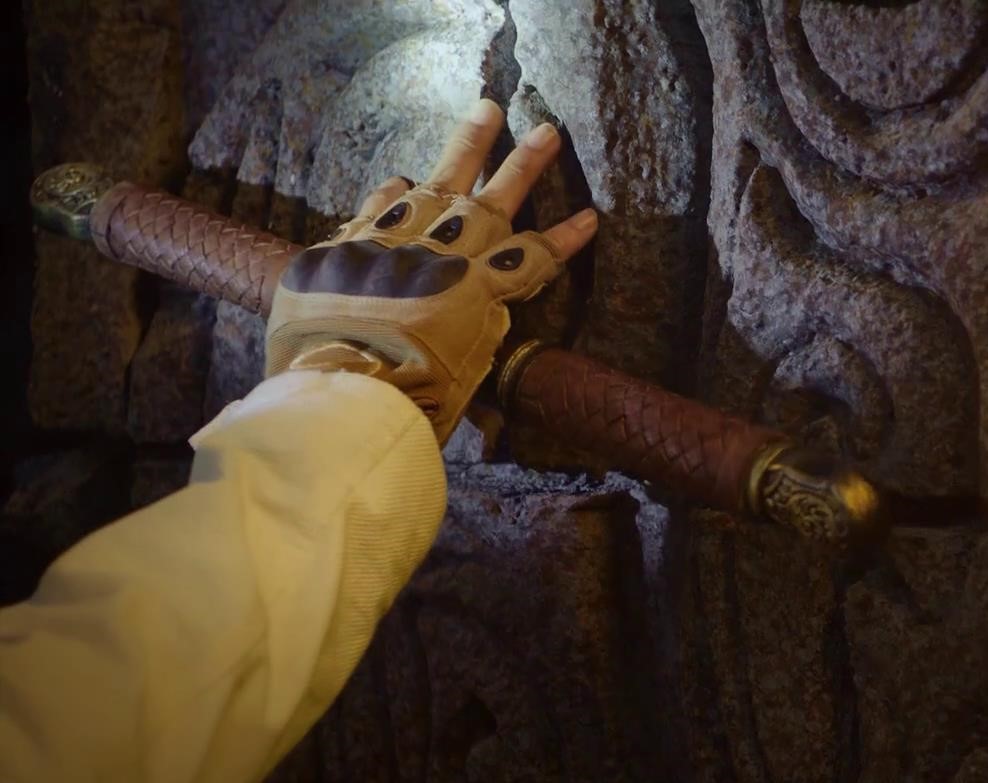 Someone may have just said that Xiao Hua's dragon stick (I think is what it's called? 龙纹棍) is so conveniently shaped it could be useful for other things too, bonus cause it elongates and you can just wash it after akhdhjsd