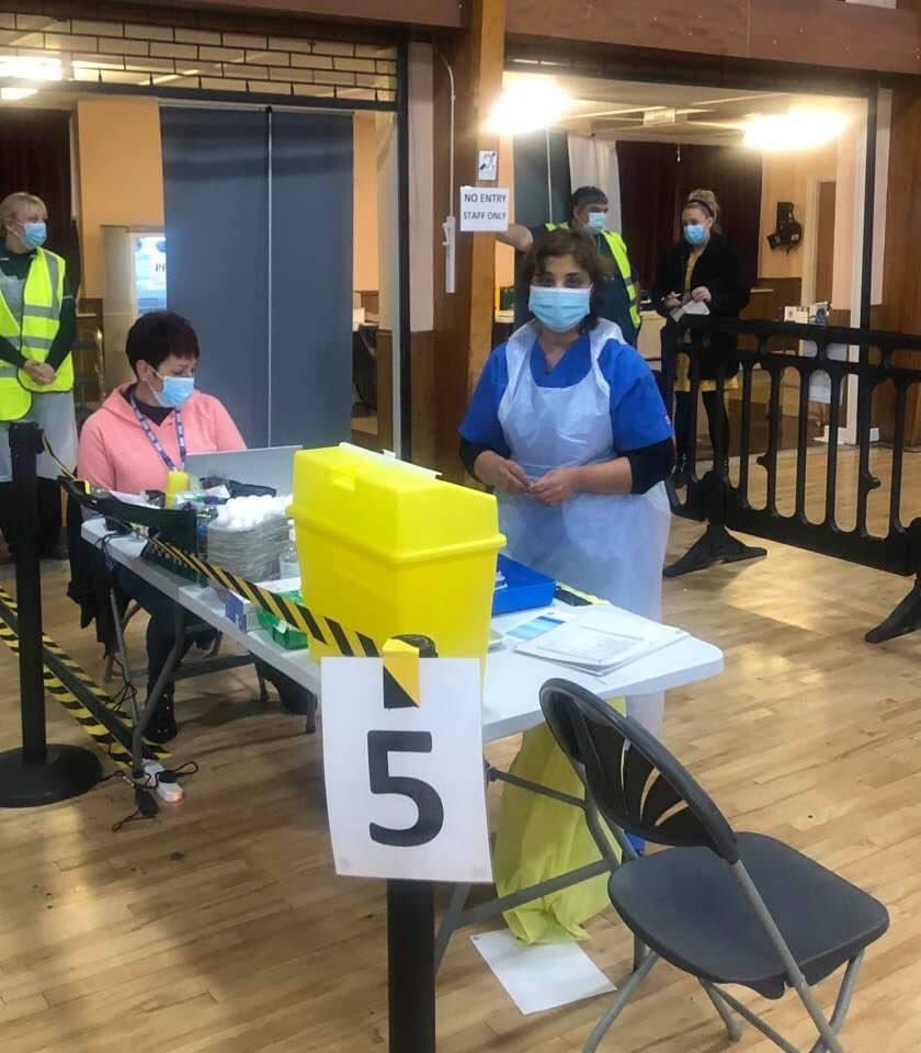 Anushta Sivananthan (@anushtas) on Twitter photo Delighted to be a volunteer vaccinator with #TeamSMASH. The community spirit and optimism of the vaccine programme is what we need in these dark times. <a href="/SCVR_GPAlliance/">SC & VR GP Alliance</a> <a href="/CCICPNHS/">Central Cheshire Integrated Care Partnership</a> <a href="/cwpnhs/">Cheshire and Wirral Partnership NHS FT</a> Delighted to be a volunteer vaccinator with #TeamSMASH. The community spirit and optimism of the vaccine programme is what we need in these dark times. <a href="/SCVR_GPAlliance/">SC & VR GP Alliance</a> <a href="/CCICPNHS/">Central Cheshire Integrated Care Partnership</a> <a href="/cwpnhs/">Cheshire and Wirral Partnership NHS FT</a>